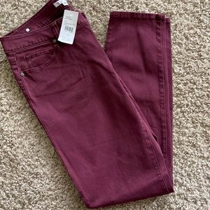 Cabi skinny pant. Bordeaux color. NWT